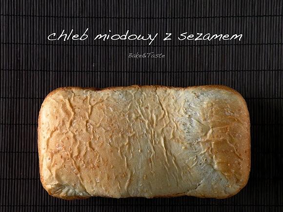 Chleb miodowy z sezamem