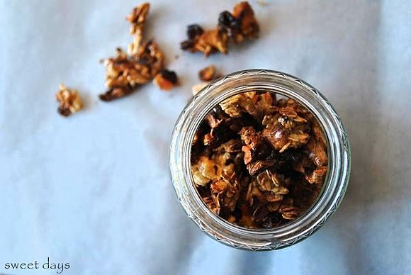 Granola z orzechami włoskimi i płatkami owsianymi