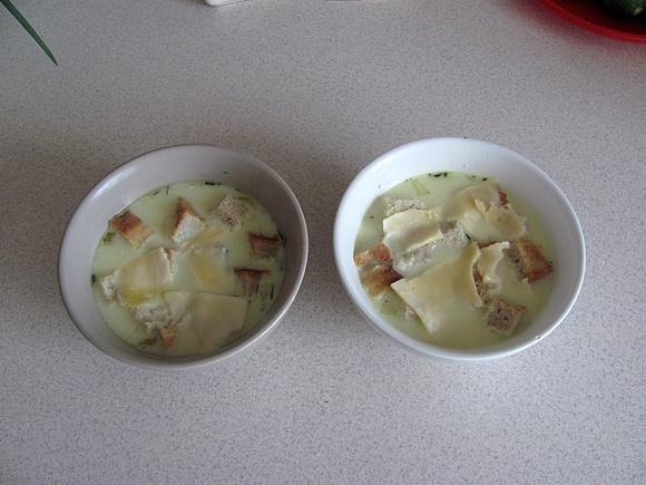 Zupa serowo-cebulowa