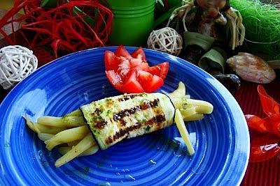 Fasolka zawijana w grillowanego bakłażana