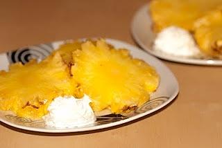 Ananas pieczony w syropie waniliowo-rumowym