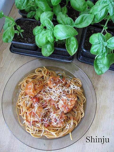 Spaghetti z klopsikami w sosie pomidorowym