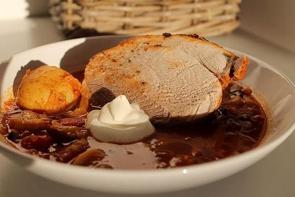 Młoda kapusta z aromatyczną szynką