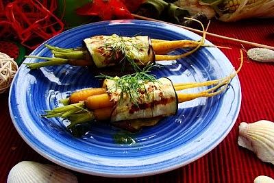 Zakąska z grillowanego bakłażana i młodej marchewki