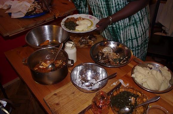 Nigeryjska kolacja w Emma Hostel