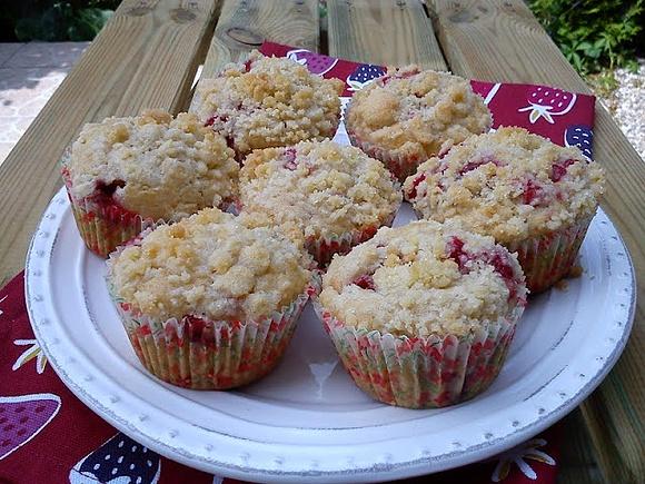 Muffiny z truskawkami i kruszonką