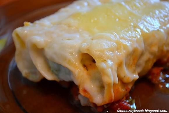 Cannelloni ze szpinakiem i pomidorami pod beszamelem