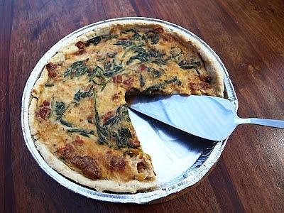 Tarta ze szpinakiem i suszonymi pomidorami