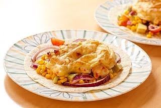Tostadas z kurczakiem na salsie z kukurydzy i ziemniaczaną pierzynką