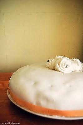Letni tort z kremem mascarpone, truskawkami i lemon curd