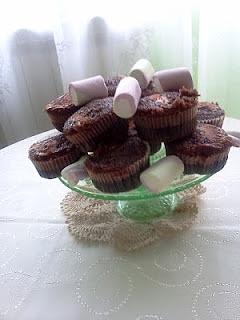 Czekoladowe muffinki z piankami