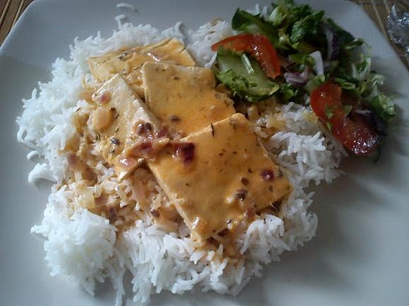 Czerwone curry z tofu i bazylią
