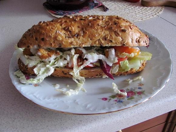 Odchudzony kebab z jogurtem i pełnoziarnistą bułką
