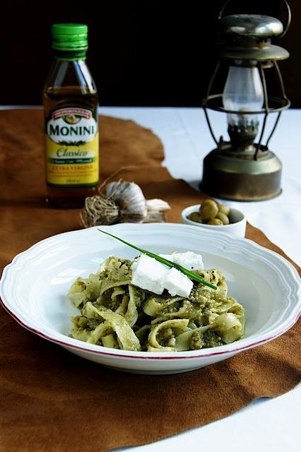 Tagliatelle z pesto i serem