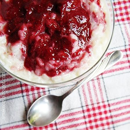 Ryżowy pudding z błyskawicznym dżemem truskawkowym