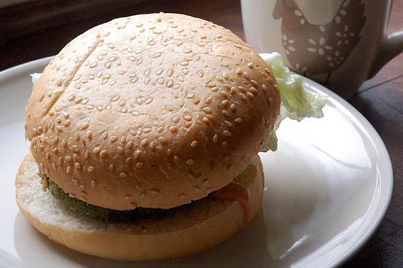 Zdrowe fast food z fasoli mung i szpinaku