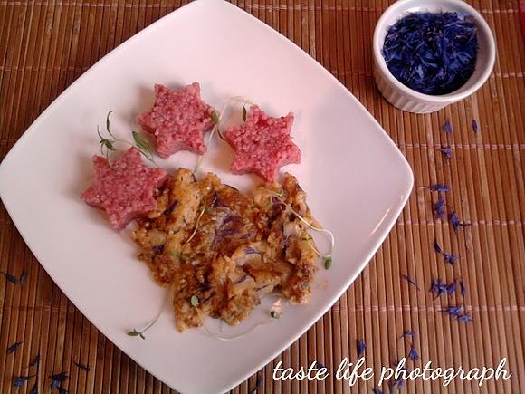 Sola panierowana w kwiatach bławatka w sosie musztardowo-chili