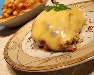 Pierś z kurczaka grillowana z serem zapiekana