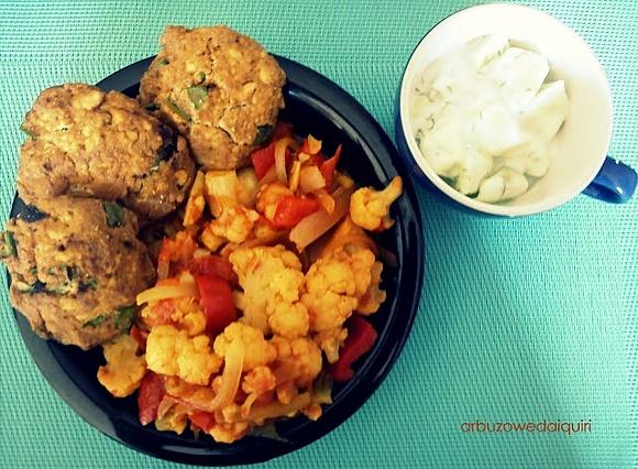 Pieczone kulki tofuowe z kalafiorowym curry
