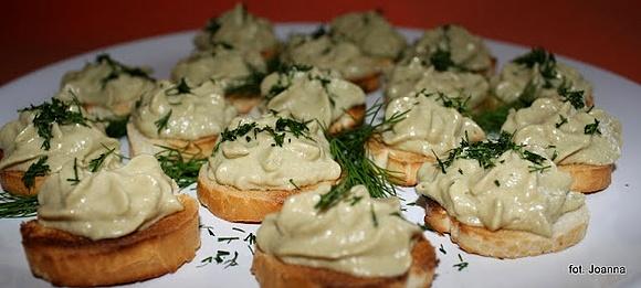 Tartinki z avocado i tuńczykiem