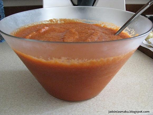 Gazpacho hiszpańska chłodnik z pomidorów i papryki