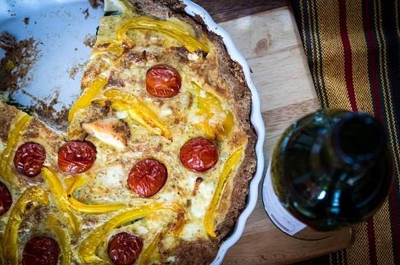 Warzywny quiche na kalafiorowym spodzie