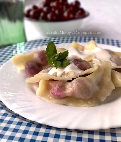 Pierogi z wiśniami