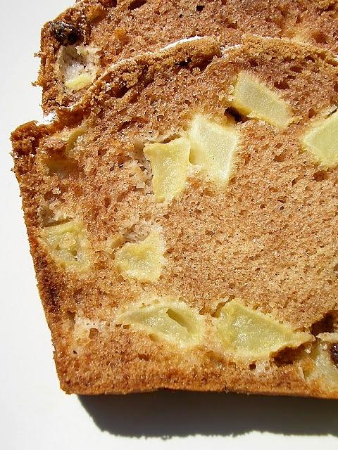 Cynamonowiec - puszyste ciasto owocowe na jabłkach i cynamonie
