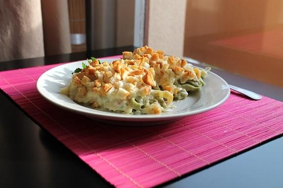 Mac&Cheese z szynką i chrupiącymi grzankami