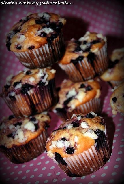 Drożdżowe muffiny z borówkami i kruszonką