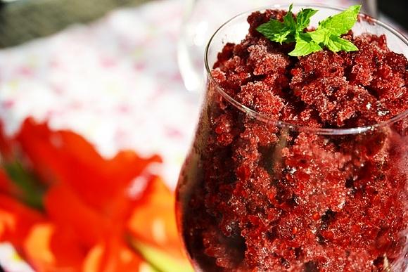 Granita na upały z malinami i jagodami
