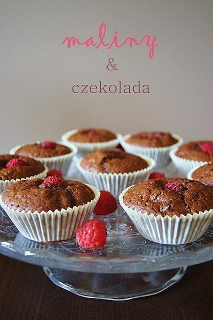 Czekoladowe babeczki z malinami