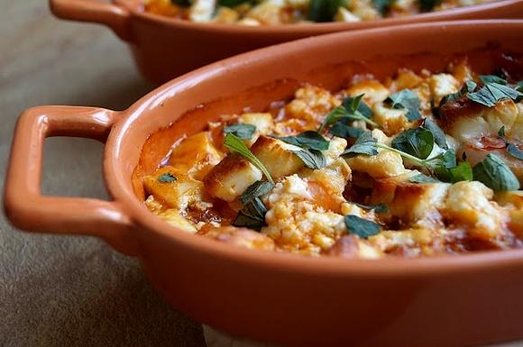 Saganaki z krewetkami i mango