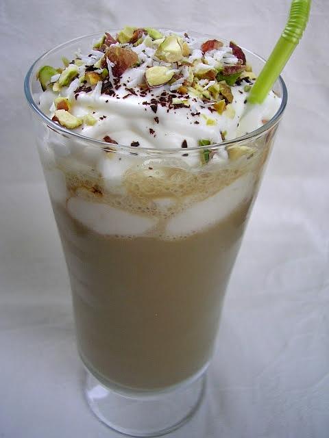 Kawa kokosowa z pistacjami