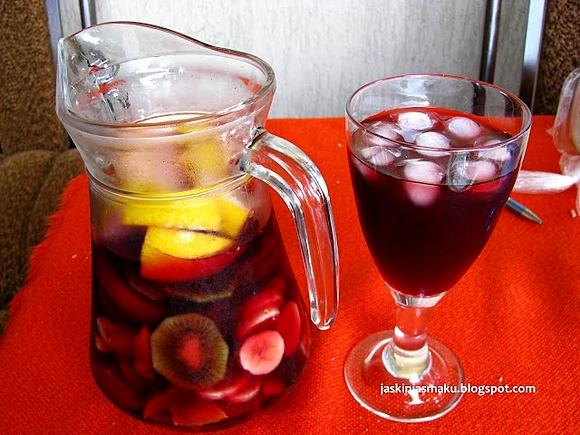 Orzeźwiająca sangria z owocami - przepis na lemoniadę wino