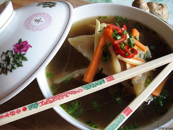 Zupa z pierożkami Won Ton