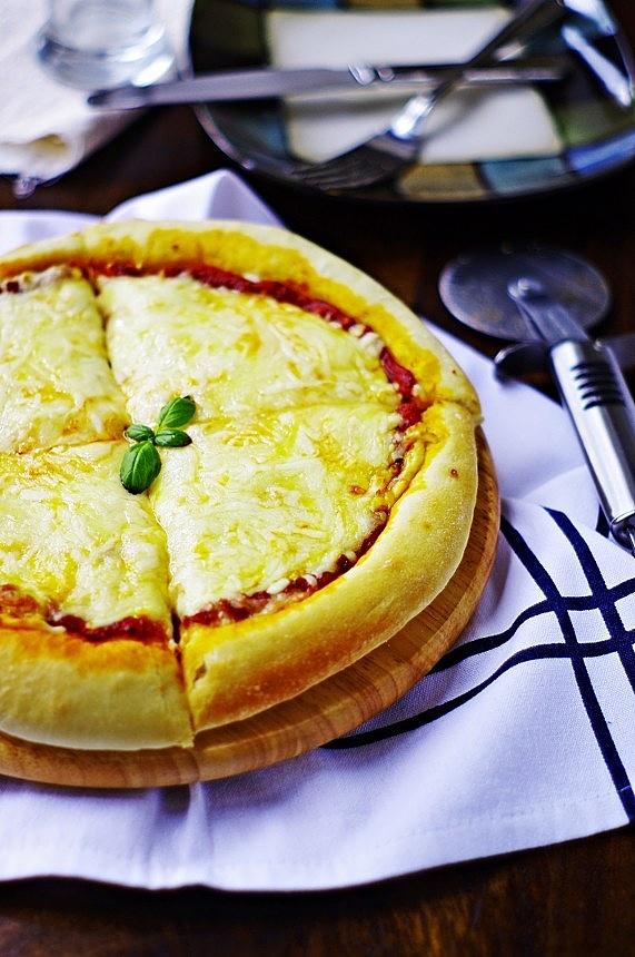 Pizza na cienkim i średnim cieście