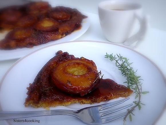 Brzoskwiniowa tarta tatin z tymiankiem