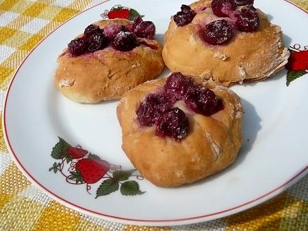 Drożdżówki z wiśniami