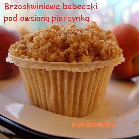Brzoskwiniowe babeczki z owsianą pierzynką
