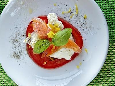 Caprese z łososiem
