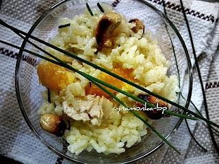Ryżowa sałatka z kurczakiem i pomarańczą
