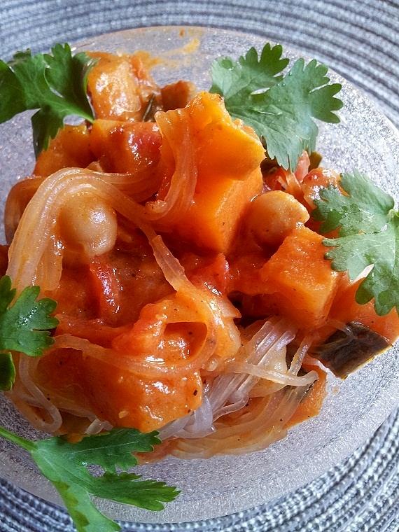 Szybkie wegetariańskie curry z ciecierzycą i batatami