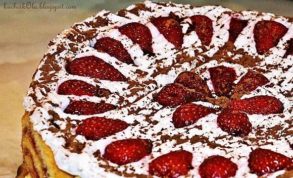 Bananowo-truskawkowa rozkosz na roladzie