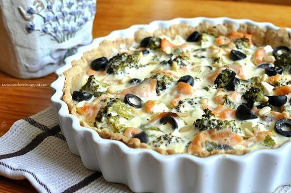 Quiche z brokułami i łososiem