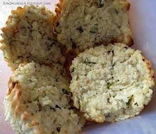 Kuskusowe muffiny z cukinią i fetą