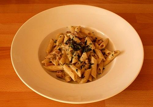 Penne z kurkami i serem
