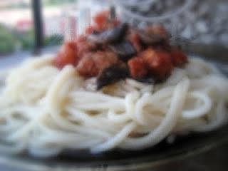 Spaghetti bolognese z pieczarkami