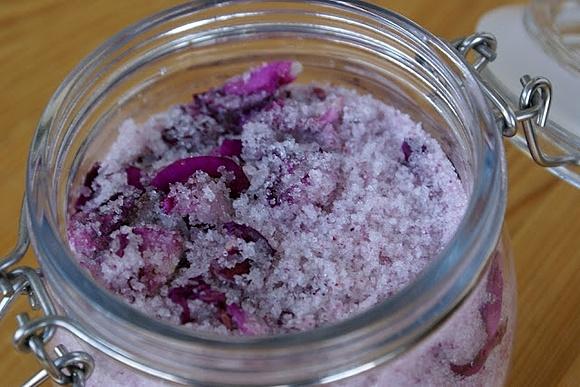 Cukier różany z różą - niezwykły aromat i zapach domu