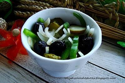 Sałatka z oliwkami i octem balsamicznym